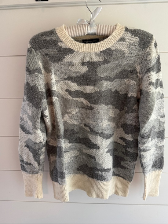 Banana Republic Sweaters - Banana Republic Women's Gray & Cream Camo Crewneck Sweater, Size Medium